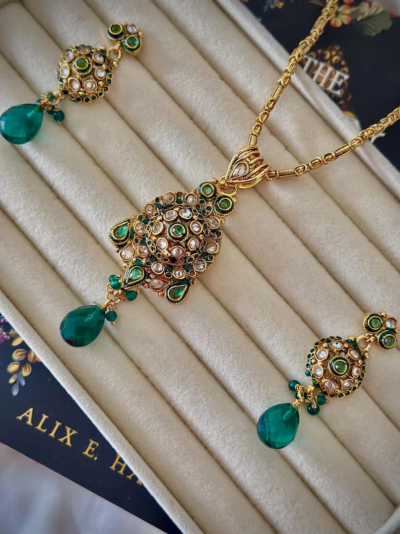 Kundan Jewelry Set
