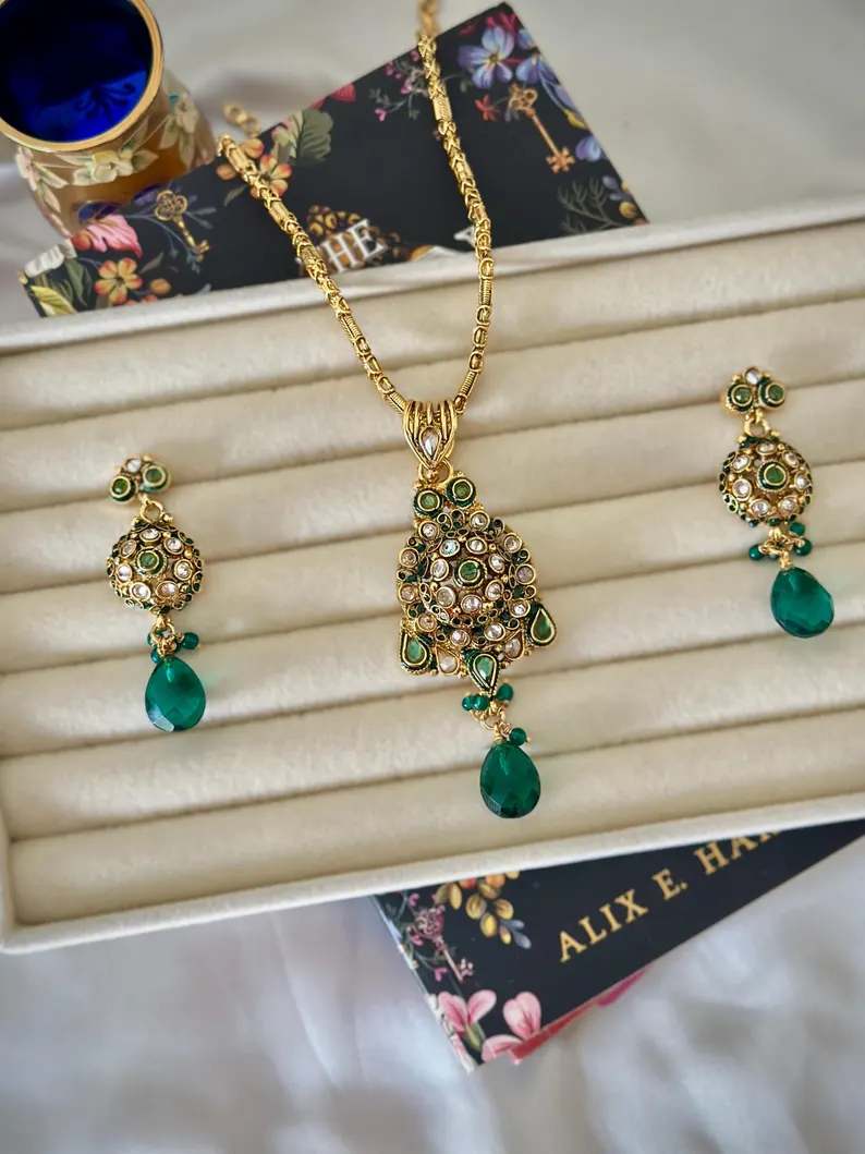 Kundan Jewelry Set