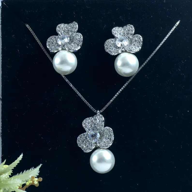 Timeless Floral Pearl pendant Set